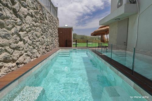 Migdal Villa | וילה ג'נסיס בוטיק -וילה מהממת עם בריכה פרטית מחוממת מקורה