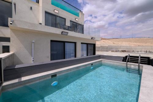 Neve Zohar Apartment | וילה לה מר - וילה עם בריכה ו-3 סוויטות מדהימות עם נוף לים המלח
