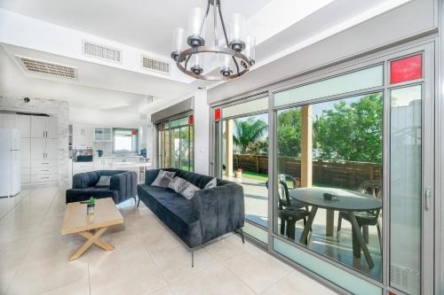 Had Nes Apartment | סוויטות טיפאני של רשת לב הגולן - וילה וסוויטות עם בריכות מחוממות פרטיות מחוממות ומקורות