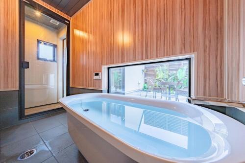 Joto Villa | とうか 屋上テラス付きのバスタイム 新築戸建て ベッド4台 最寄り駅3路線で便利なお宿