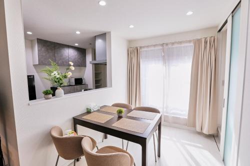 Fukushima Villa | シオヒカリ梅田 - Salt & Light Umeda