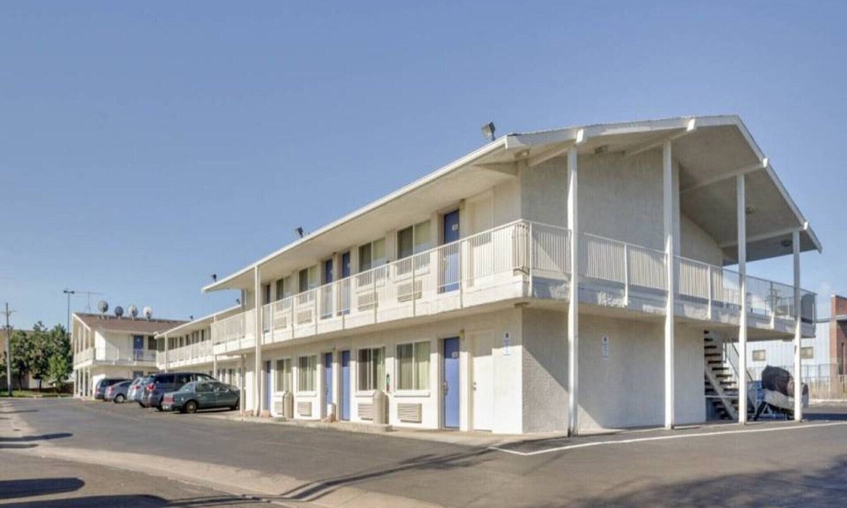 North Alameda Apartment | 1 Full Bed | Mobility Access RI Shwr| NS