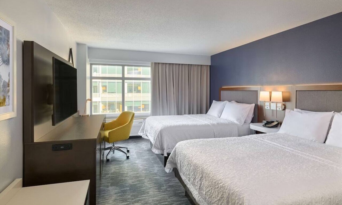 Mount Vernon Triangle Hotel | 2 Queen Beds DC Downtown Close to White House & Smithsonian Museums Access
