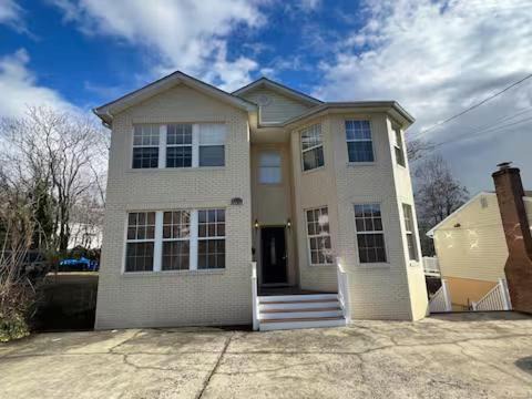 Nauck Apartment | 25 - Luxury 4 BR, 2 and half Baths, in Upper Level of the house, and nonsmoking