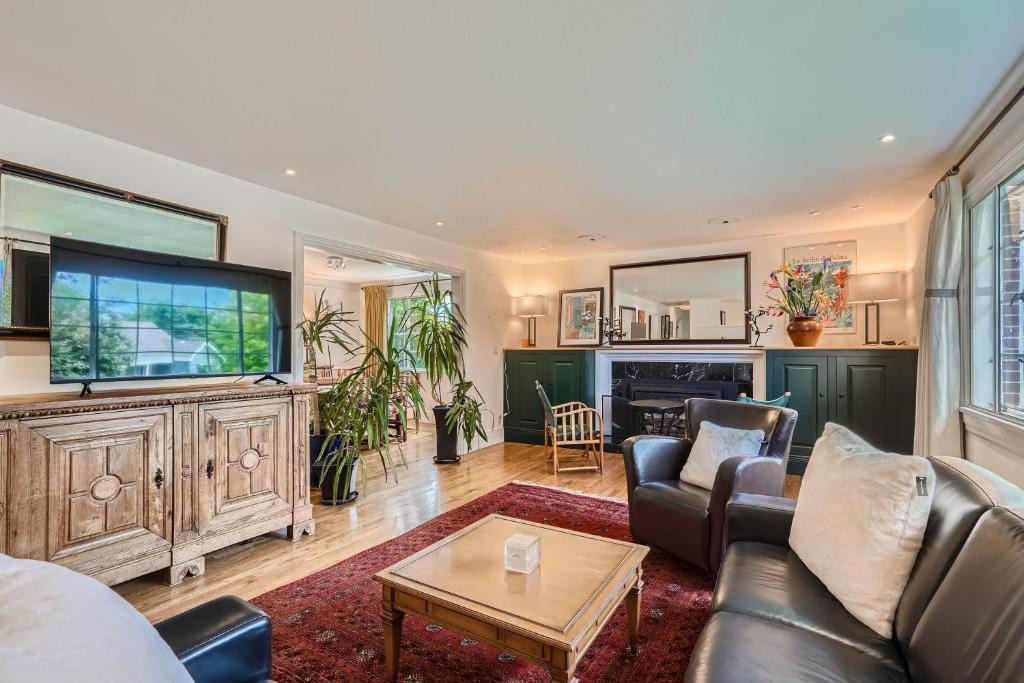 Park East House | 5144 Aurora - All