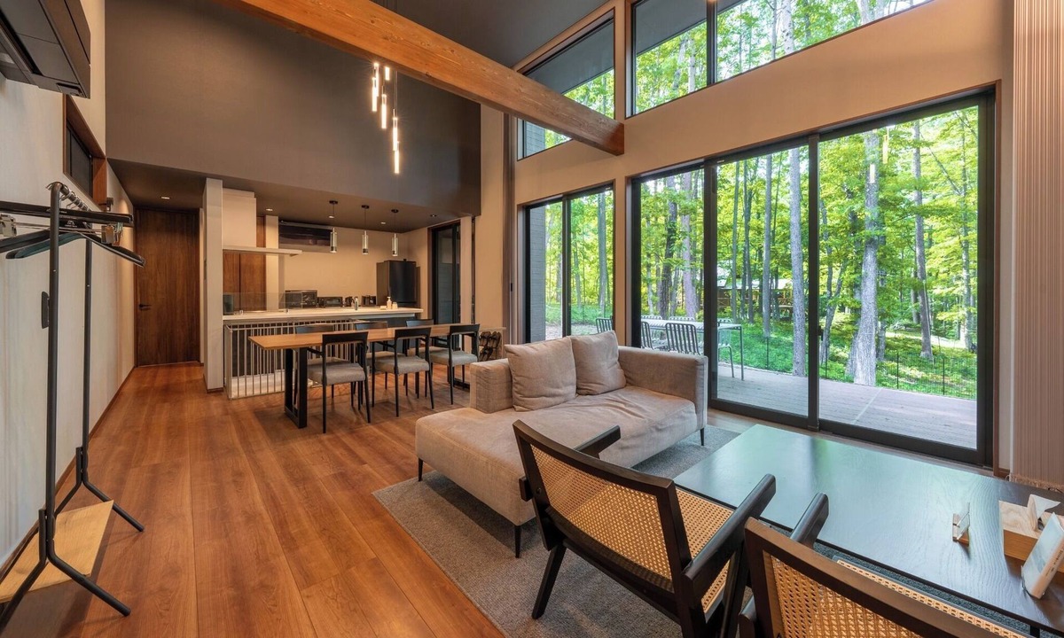Tsumagoi House | A newly built villa on a vast forest property com/Agatsuma District Gunma