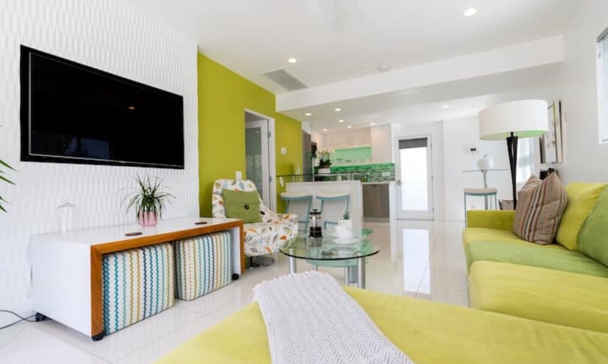 Historic Tennis Club Apartment | Amazing view! Upscale Palm Springs Getaway!