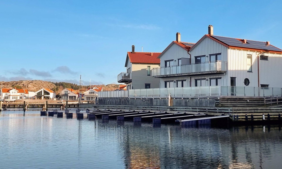 Roennaeng House | Beach front home in Rönnäng with sauna