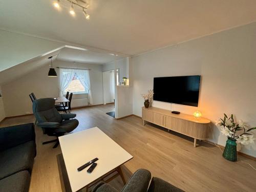 Molde Apartment | Bright apartment with a view by the sea
