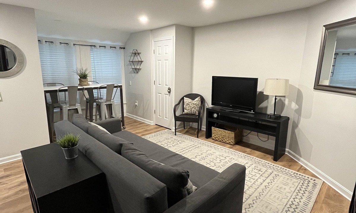 Trinidad Apartment | Bright & Private English Basement H St · Union Market · NoMa Metro