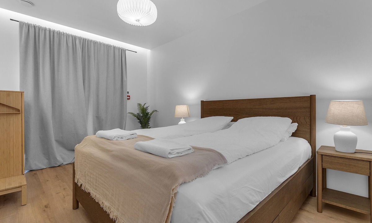Innri-Njarthvik House | Castle Inn Downtown KEF 4