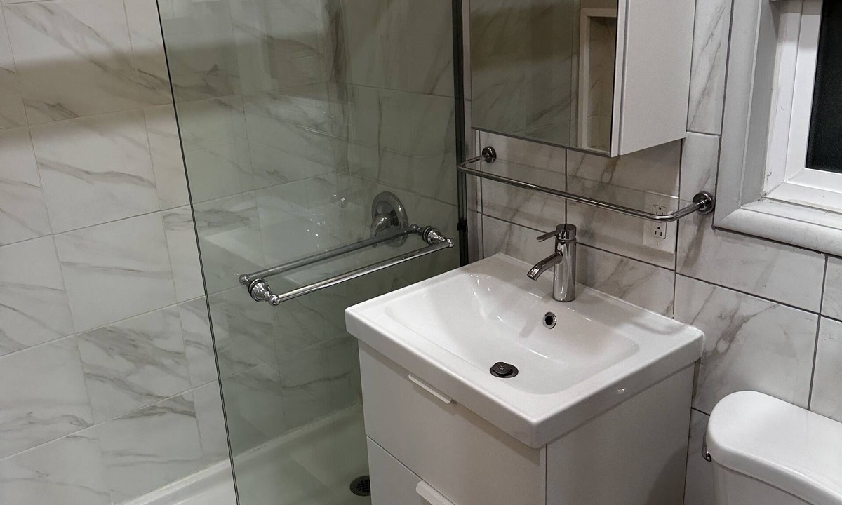 Wilshire Montana Apartment | Centrally located Santa Monica Studio