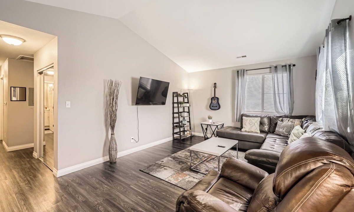 Barnum House | Charming 3-bedroom townhome with WiFi centrally located in delightful Denver