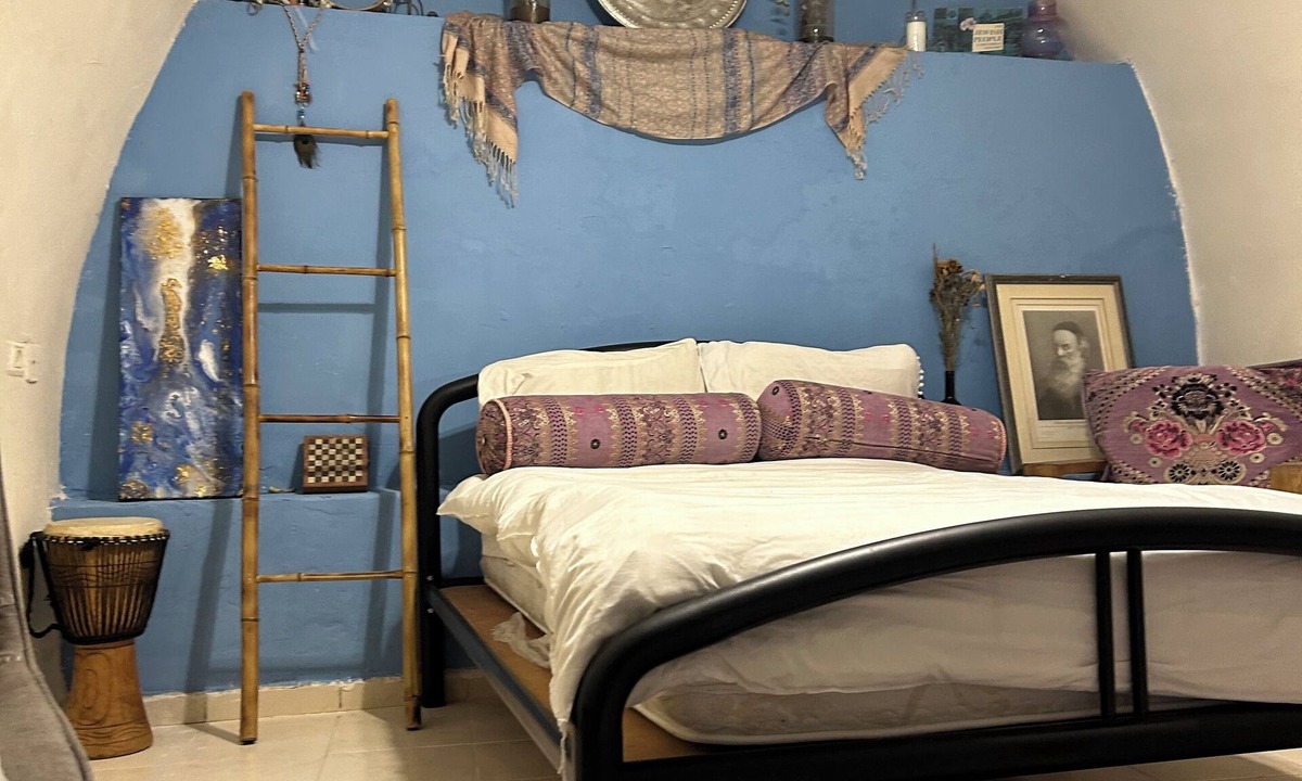 Safed Bed & Breakfast | charming Tzimmer steps above the HaAri Mikvah and views of Meron