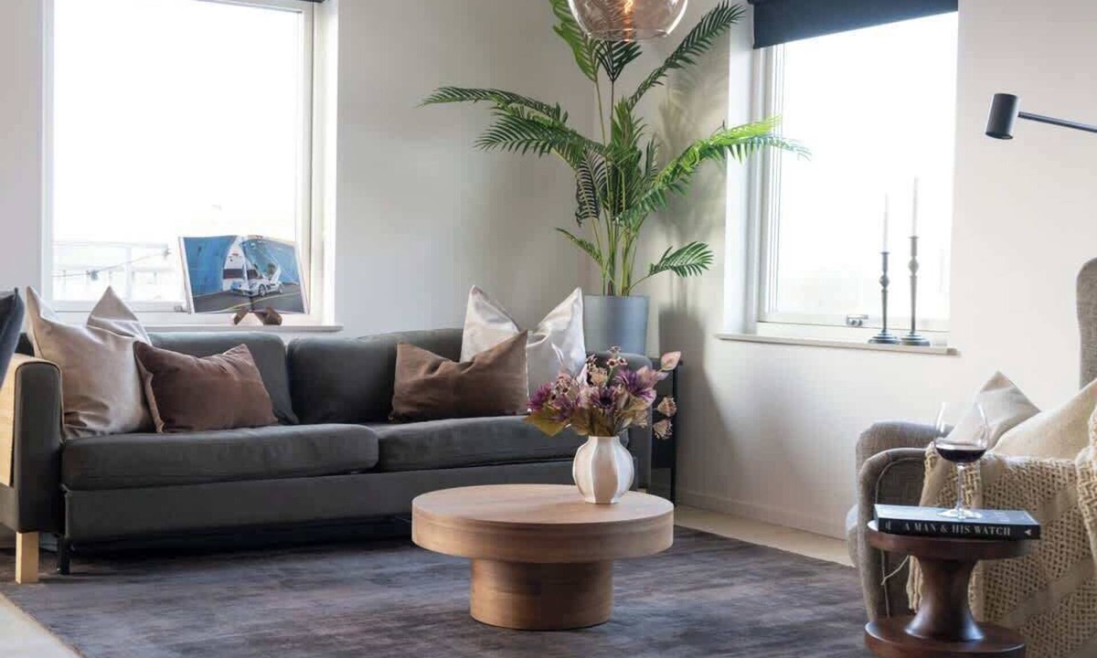 Bastad Condo | Chocolaty Warmth Home 3BR Flat with Cozy Balcony
