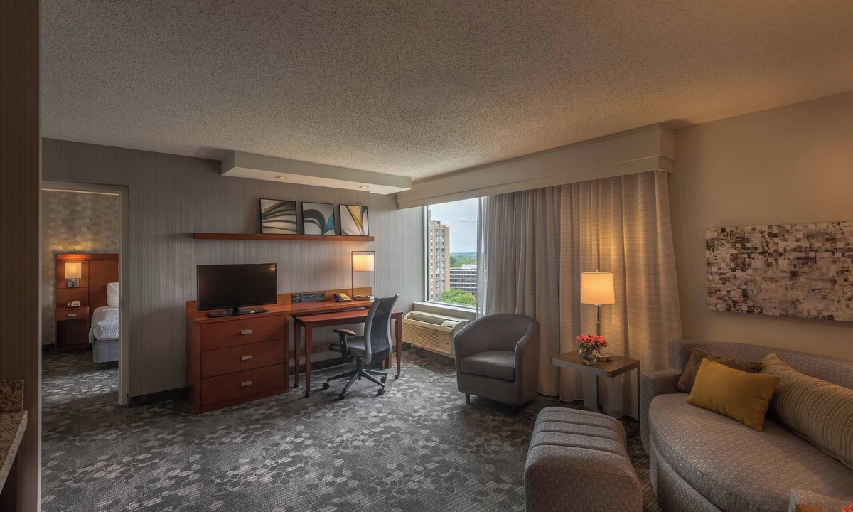 Friendship Village Hotel | Courtyard by Marriott Bethesda/Chevy Chase