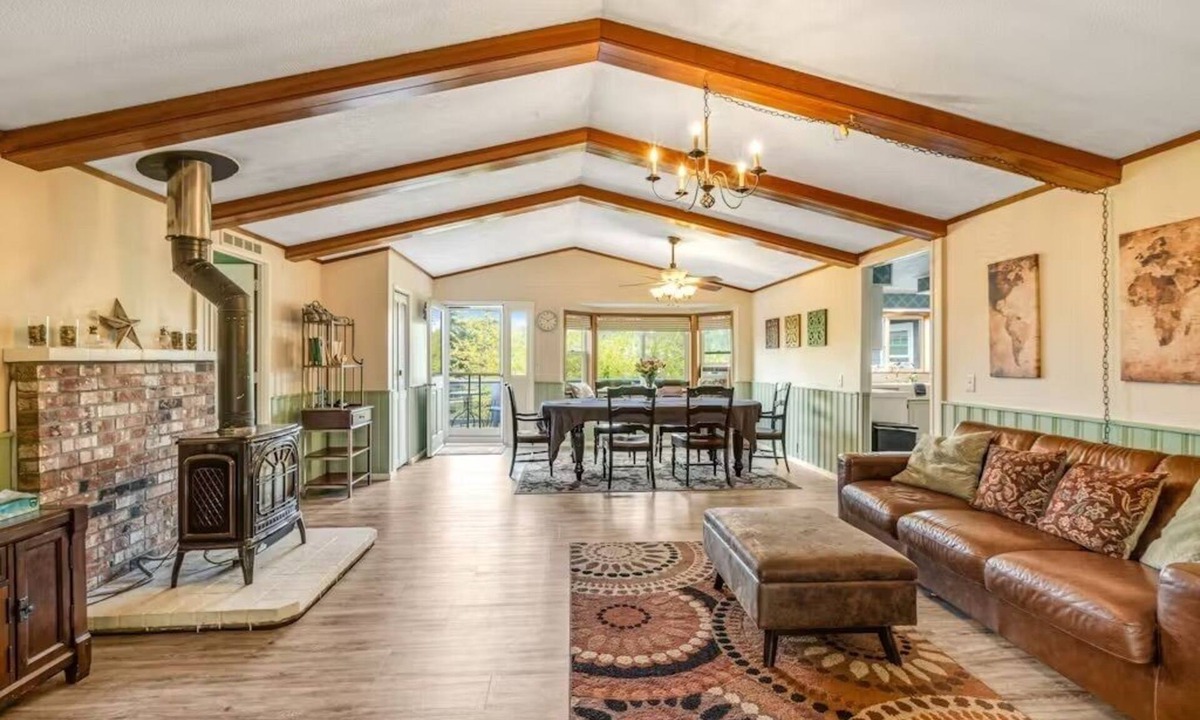Deer Harbor Cottage | Deer Harbor Cottages, Entire Property. Sleeps up to 16. 3 Hot Tubs. 4 Bedrooms.