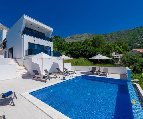 Plat Villa | Exclusive Villa Belenum with breakfast,gym,sauna