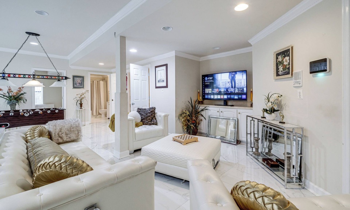 Fairland Apartment | Family-Friendly Home w/Foosball in Silver Spring!