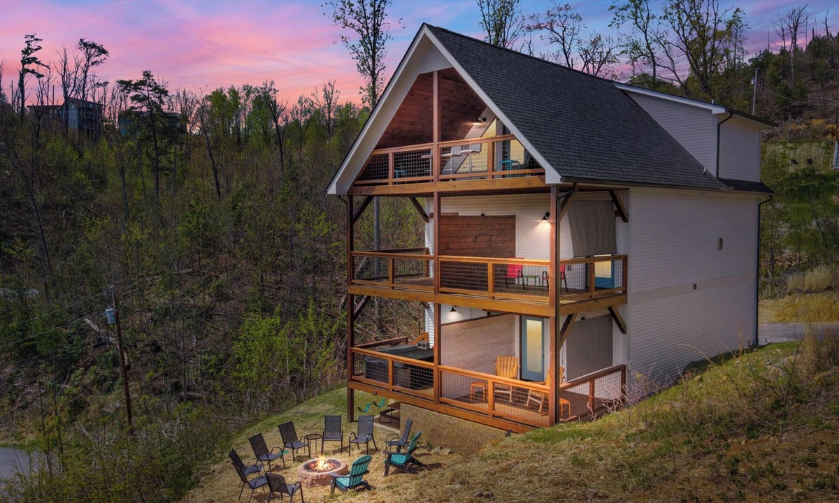 Chalet Village North Cabin | Flat 4bedrm Chalet Village with outdor spaces, 2 picnic tables,firepit,kids area