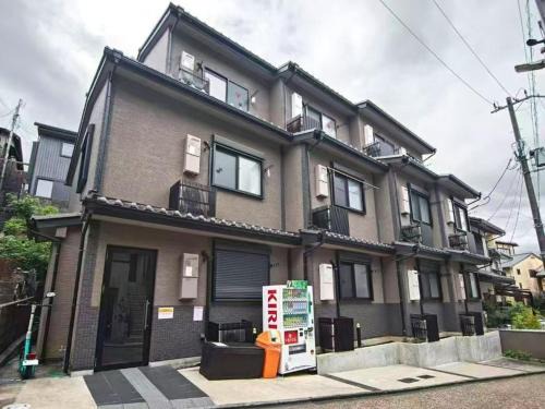 Sannenzaka Ninenzaka Apartment | Home in Kyoto kiyomizu, city walk 5 minutes Kiyomizu Temple, washmachine, kitchen, TV in room&bathroom