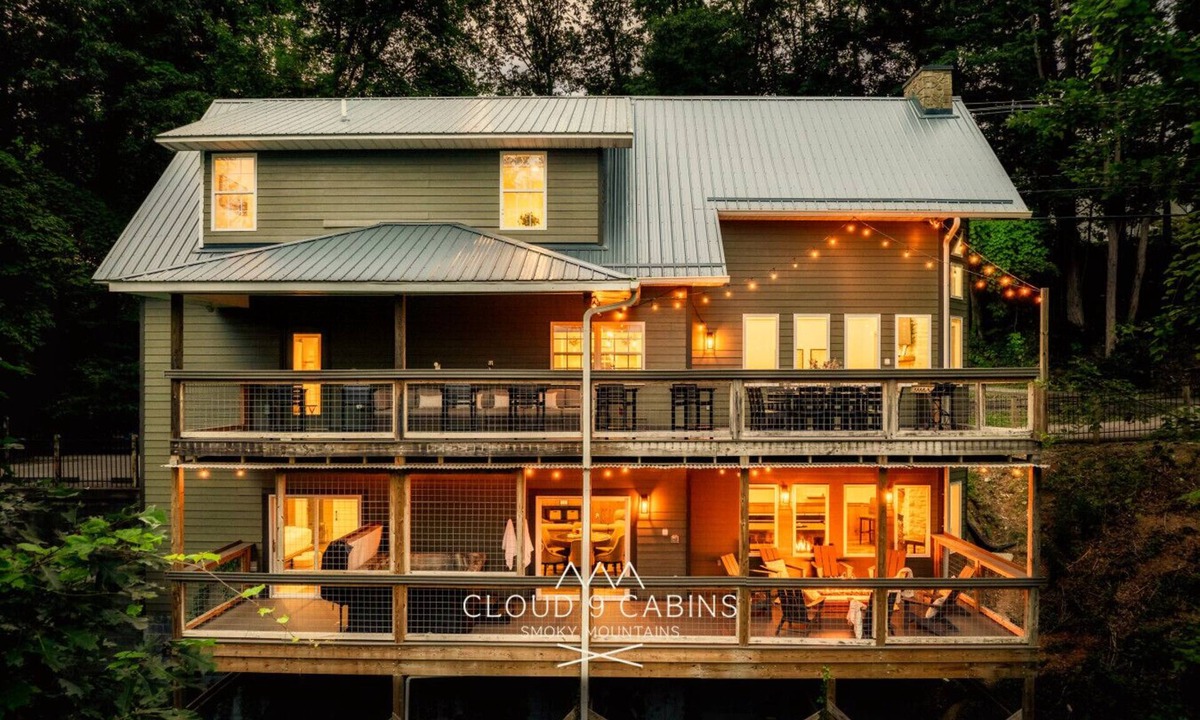 Chalet Village Cabin | Hot Tub/Game Room/Theater/Fire Pit/VIEWS/Luxury! - Ski View Lodge