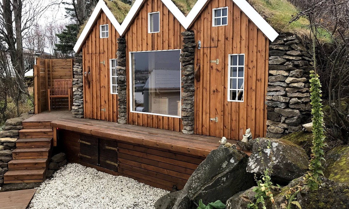 Reykjavik Villa | ICELAND SJF VILLA With Hot Tub & Outdoor Sauna Amazing Mountains and city view