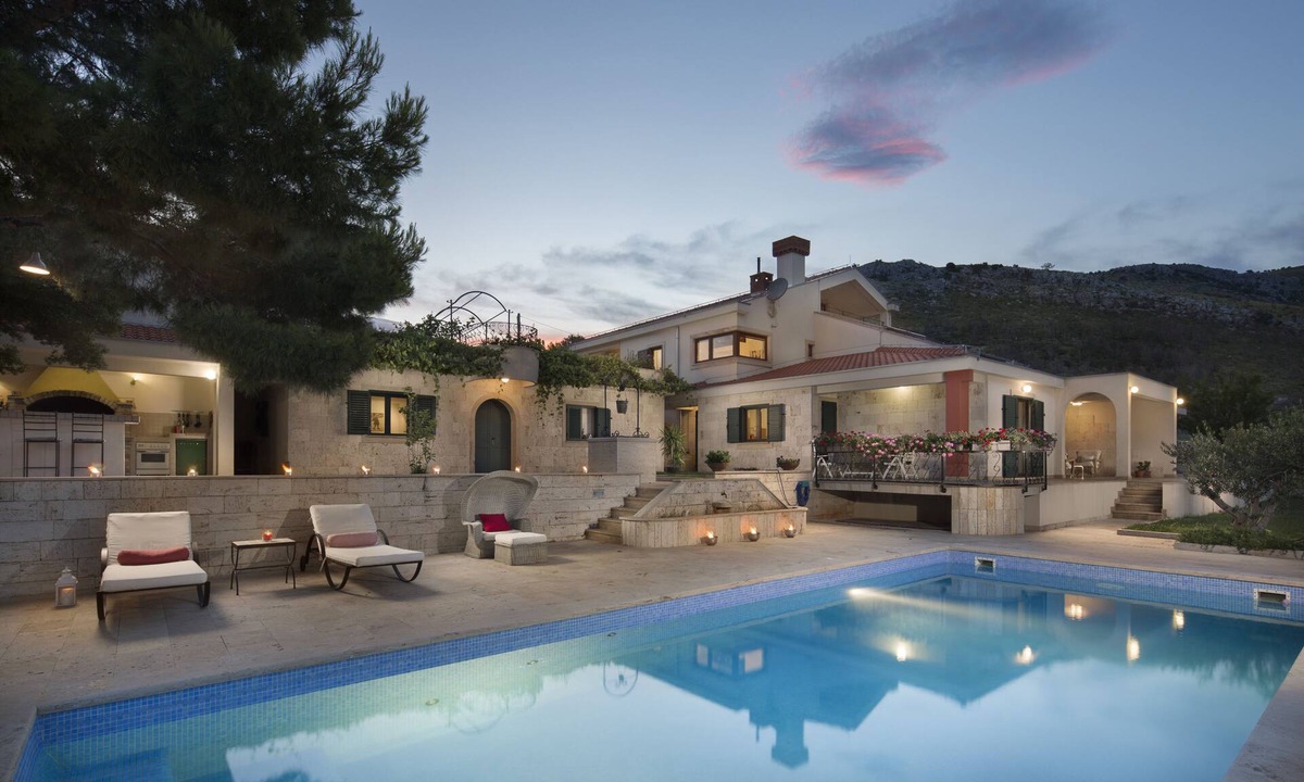 Plano Villa | ISOLATED Luxury Villa With Private Pool and Sea View ,Perfect for Small Weddings