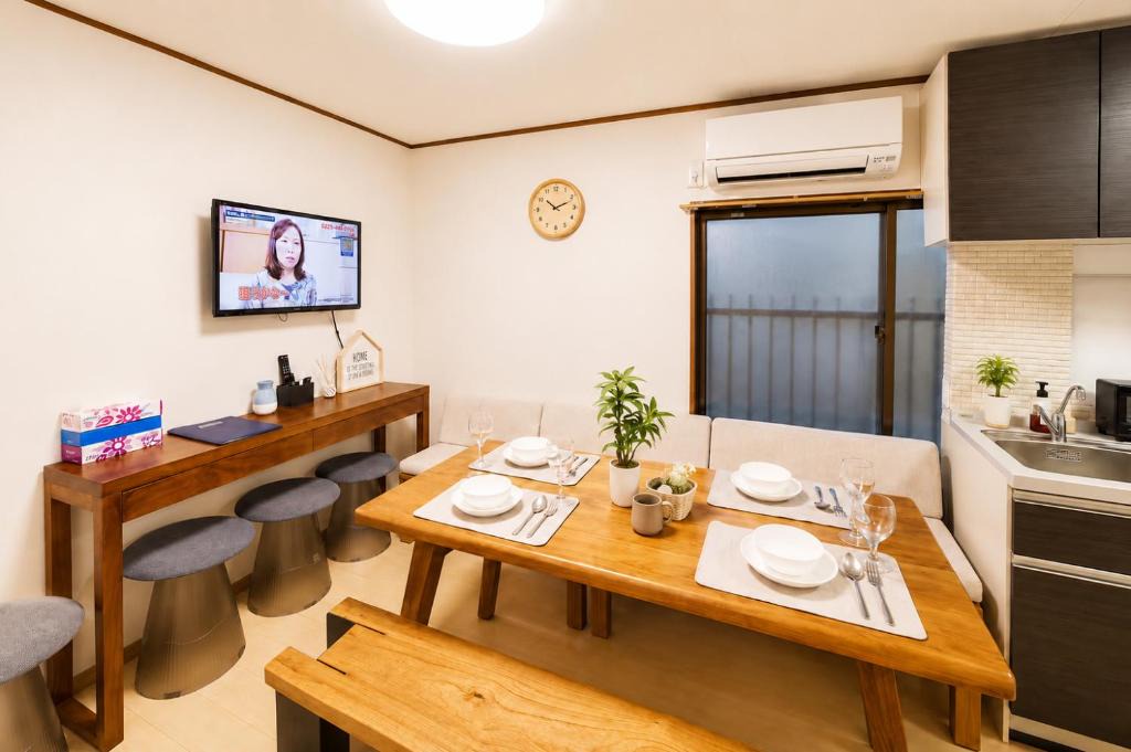 Joto House | Large Traditional Japanese House Near Osaka Castle 4BR 2 Baths Sleeps 10