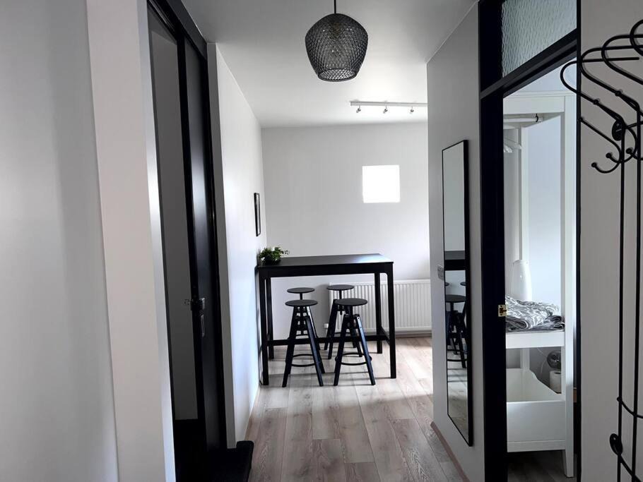 Vesturbær Apartment | Lovely Apartment with 2-bedrooms and living room for 4 guests, max 6 - Seaside Neighborhood