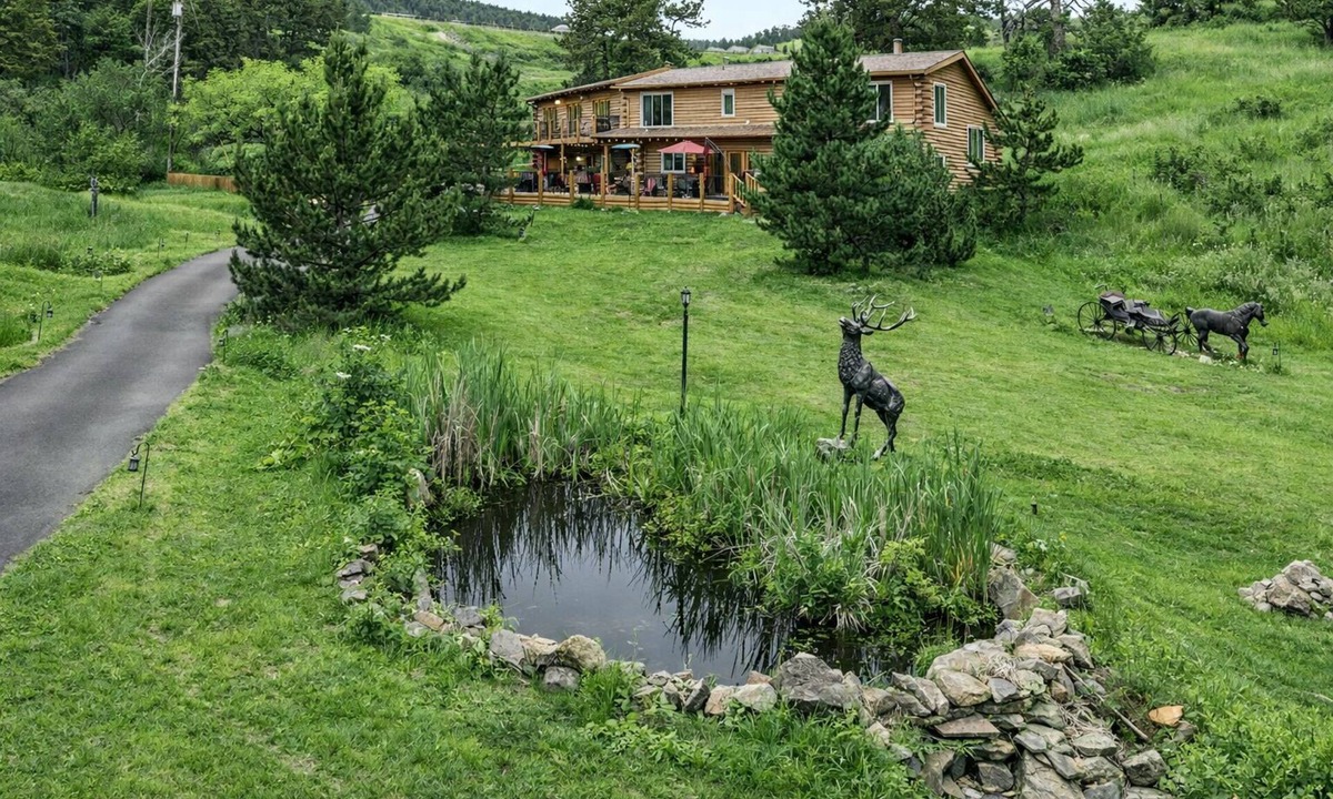 Mount Vernon Cabin | Lux Log cabin Golden, Events, Family gatherings, Red Rock concerts, skiing