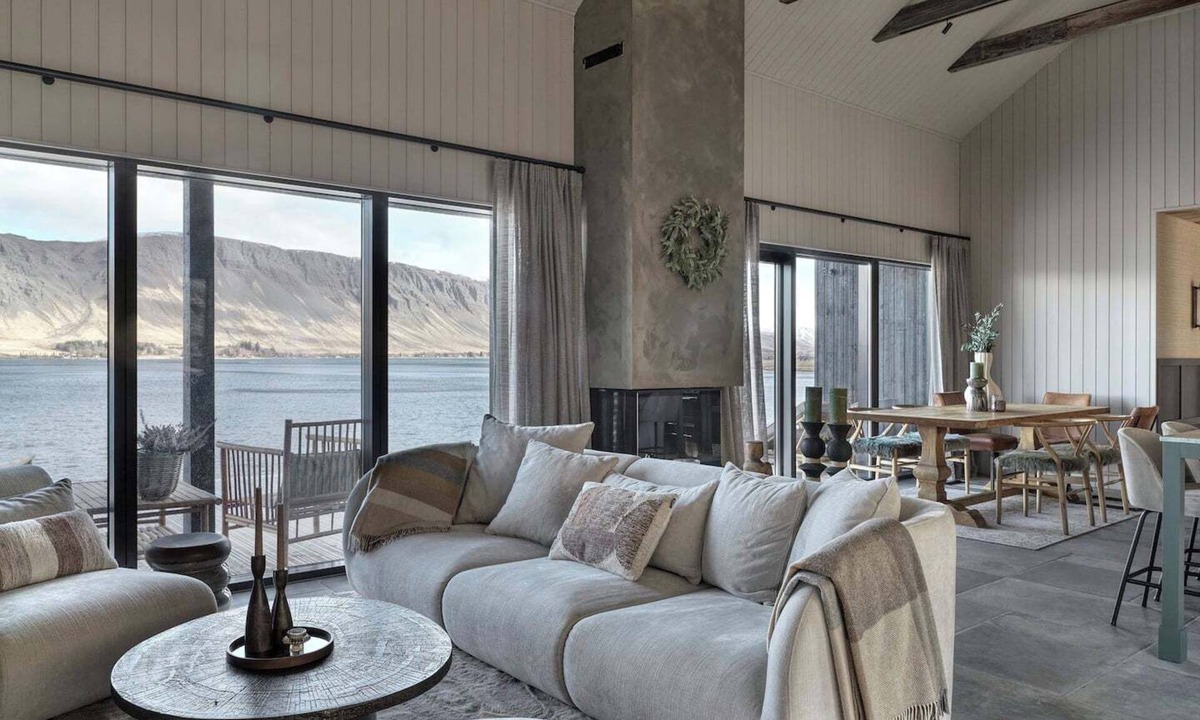 Kjosarhreppur House | Luxurious Lakeside Villa 45 min from Reykjavik