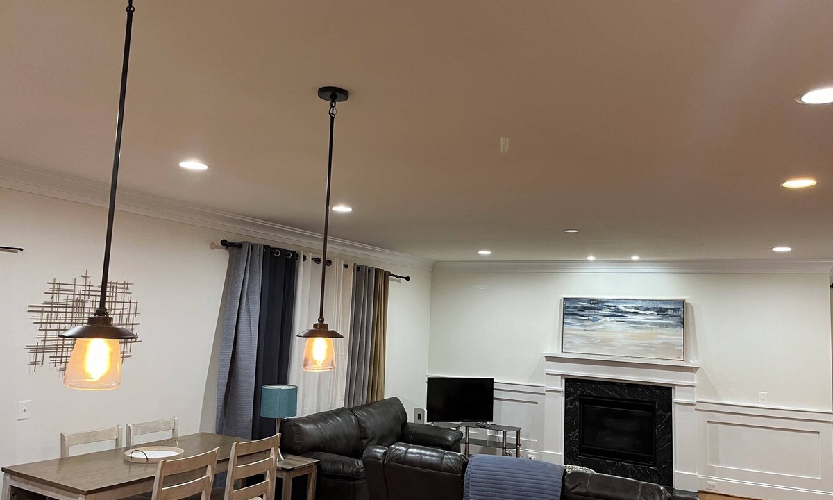 Addison Heights House | Luxury 5-bed 4.5 Bath house in Arlington. Walk to metro and Pentagon City Mall