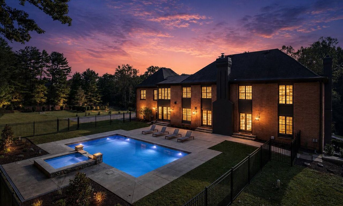 Potomac House | Luxury Private 6-bedroom Estate in charming Potomac with Pool near Potomac