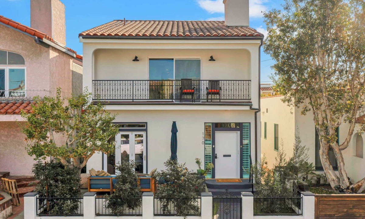 Belmont Shore House | Luxury Villa in Belmont Shores 4 Bedrooms 3 Bath