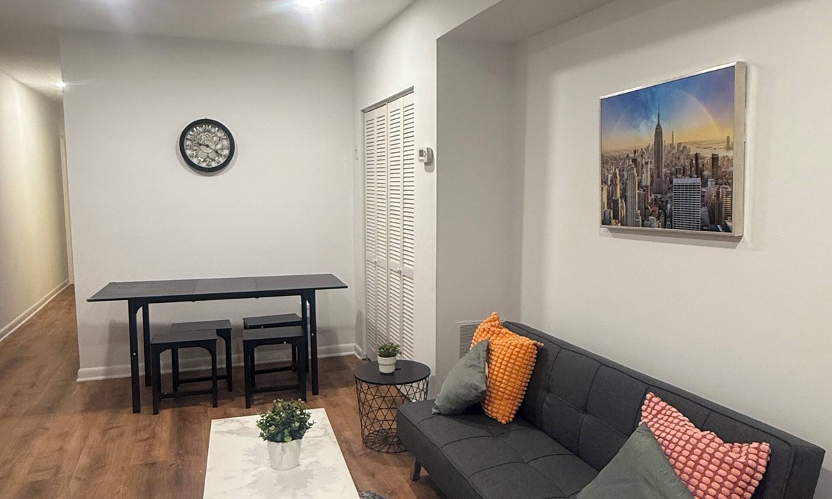 H Street Corridor Apartment | Modern Capitol Hill 1BR - Walk to H Street, Metro & Union Station