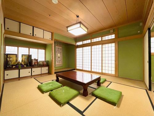 Yunoura Onsen House | New 道後温泉と松山城近くの2階建て一棟貸切日本家屋 最大11名 無料駐車場 石手寺徒歩2分