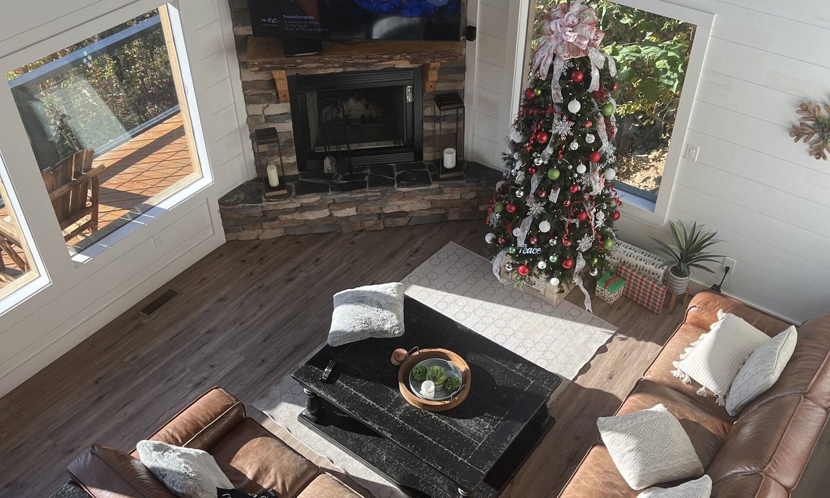 Chalet Village North House | New Luxury Cabin (spectacular view of Mount LaConte)