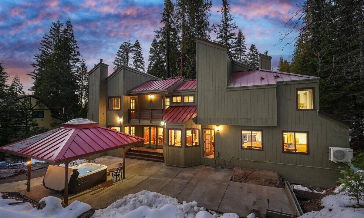 Yosemite West House | New! Yosemite Spirit- INSIDE Yosemite w hot tub/arcade/EV/sleeps 14