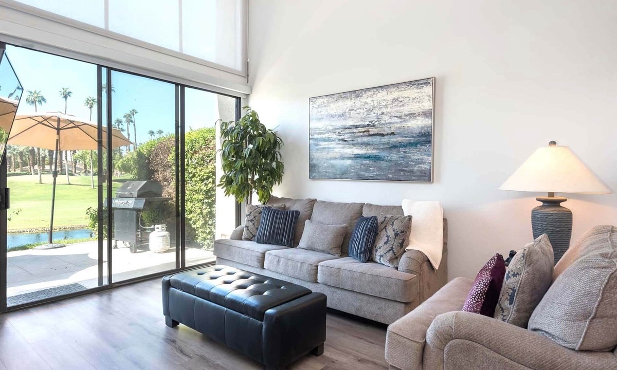 Palm Desert Condo | Palm Desert Retreat w/Fantastic View of Golf Course, Lakes and Mountains - 3 Bed