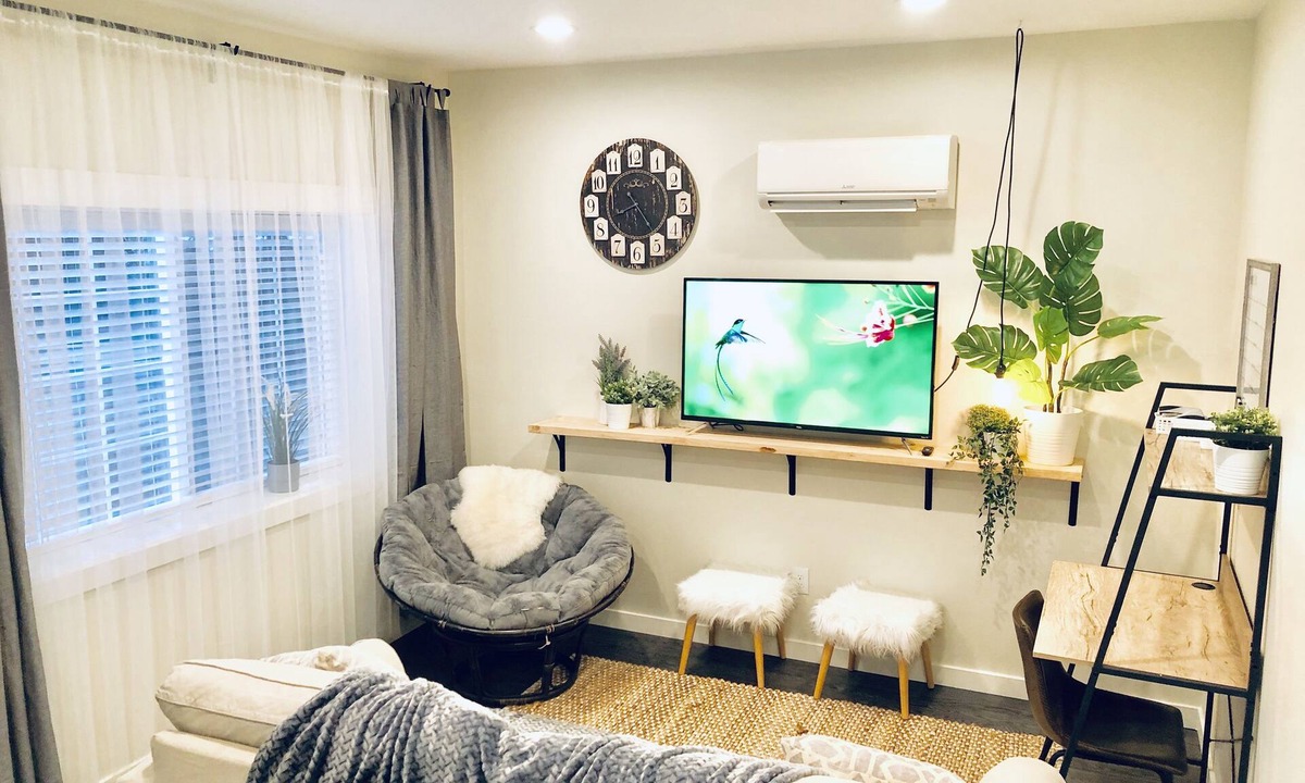 Hough House | Private & Comfortable Guesthouse close to Portland +AC!
