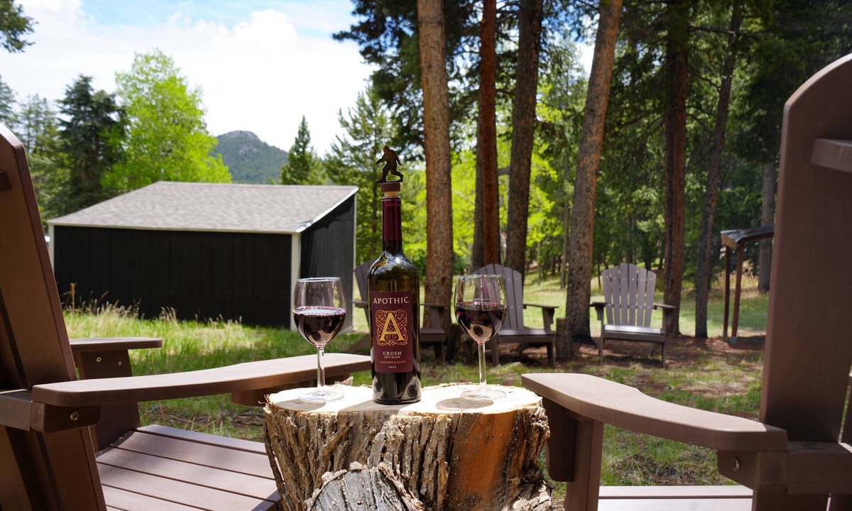 Richmond Hill Corridor House | Private Mountain home in Conifer: Hot tub, game room, pets. Near Red Rocks!