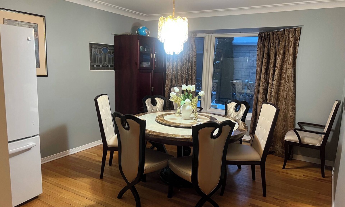 Aylmer Villa | Rare Spacious 5-bedroom Home Prestigious neighborhood near downtown Ottawa