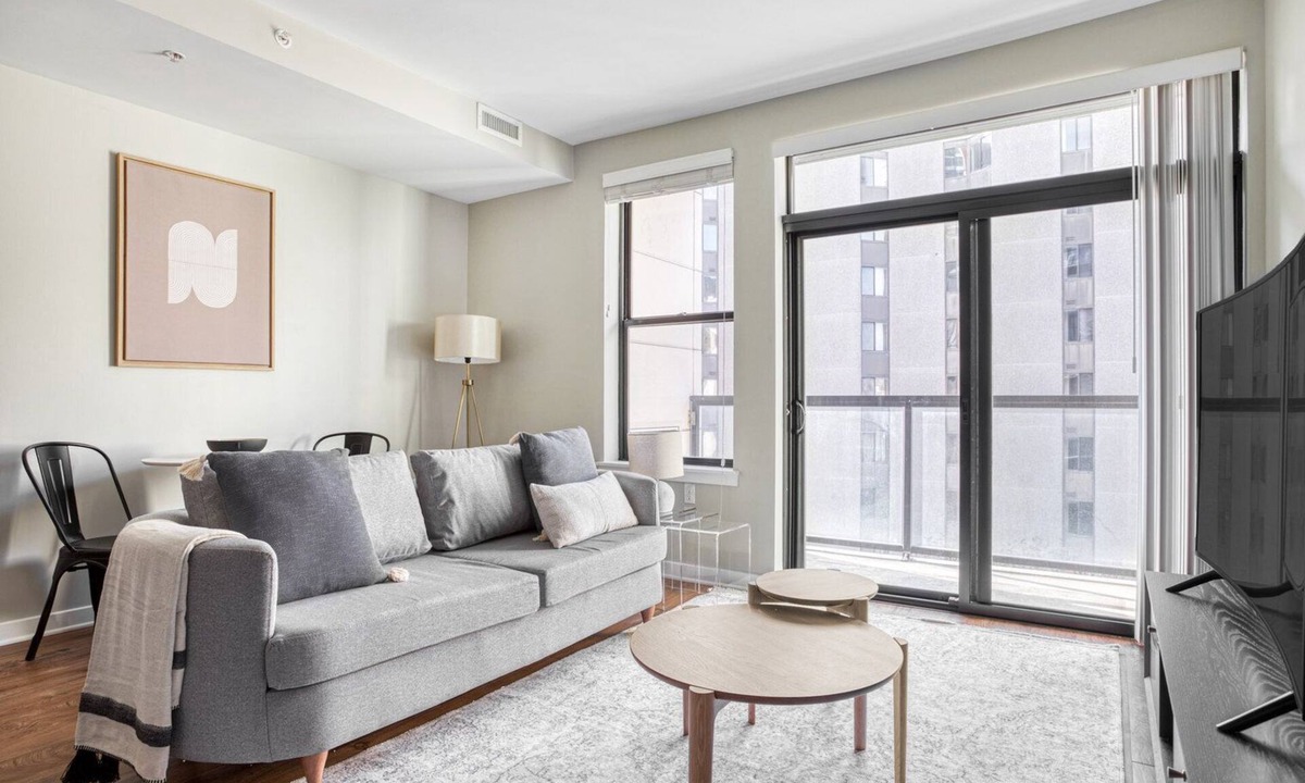 Mount Vernon Triangle Apartment | Serene Mount Vernon 1BR w/Gym, Pool & W/D, near Metro, by Blueground