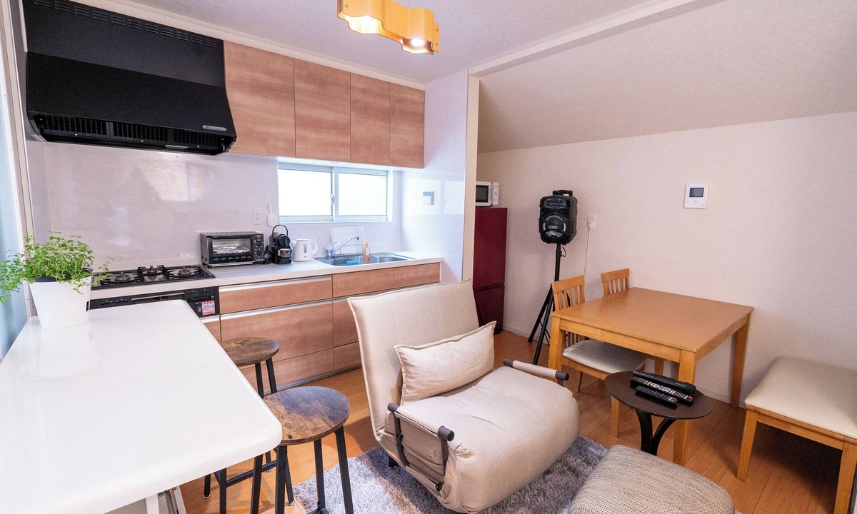 Koenjiminami House | Shinjuku 3-Bedroom Villa | 5 Min to Shin-Nakano Station | Sleeps 6