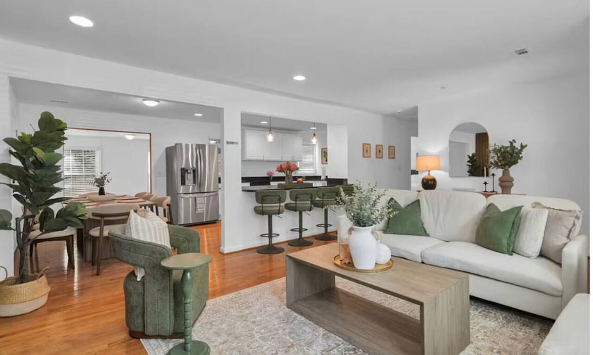 Alexandria West House | Spacious 5BR Home in the Heart of Alexandria 8 Min to DC & Pentagon Sleeps 12+