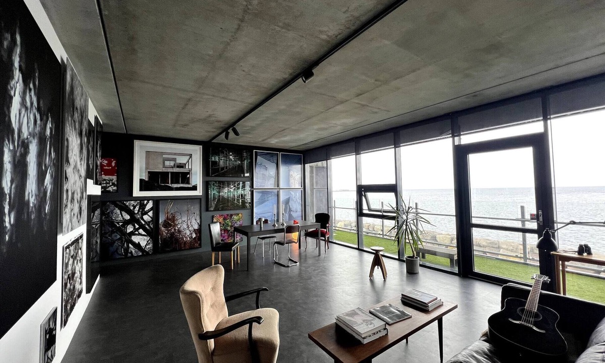 Vesturbær Apartment | Spacious artist studio on the ocean front,