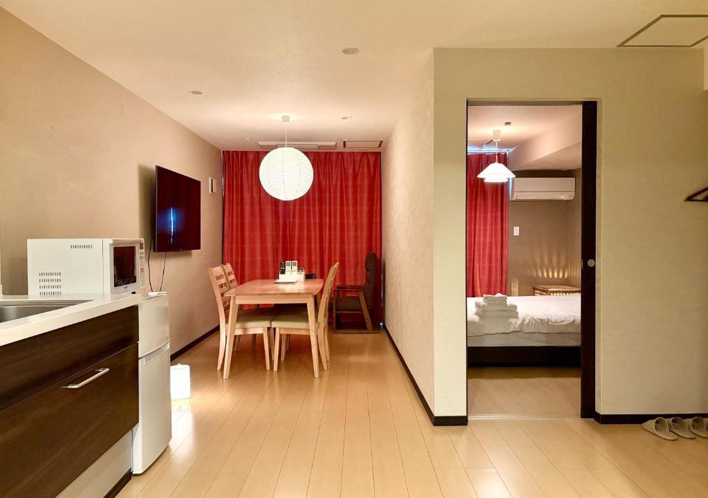 Namba Apartment | Starlight 702 - 3-Bedroom Family Suite - 2-Min Walk to Kuromon Market - Near Dotonbori & Glico Sign