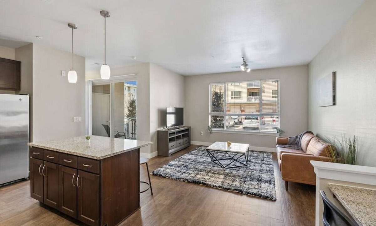 Lone Tree Apartment | Steps From Sky Ridge Medical!