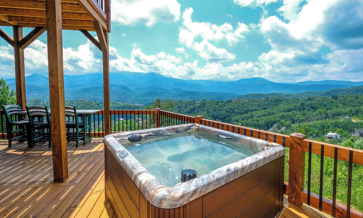 Chalet Village North Cabin | Theater + Arcade! 'Tri-Star Lodge' in Gatlinburg